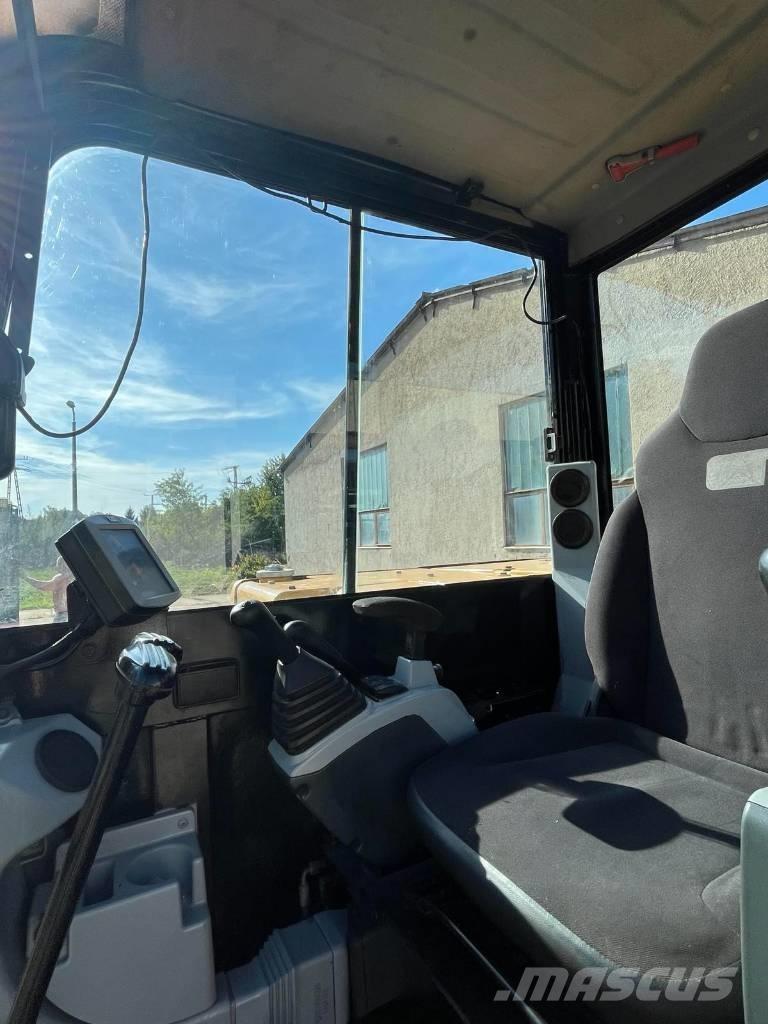 CAT 305.5 E 2 حفارات صغيرة أقل من 7 طن (حفارات صغيرة)