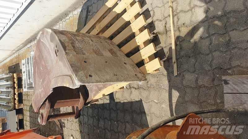 Volvo EW 160 E حفارات بعجل