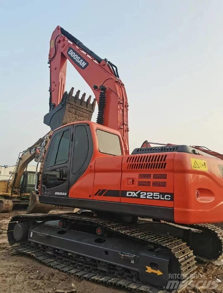 Doosan DX225 حفارات زحافة