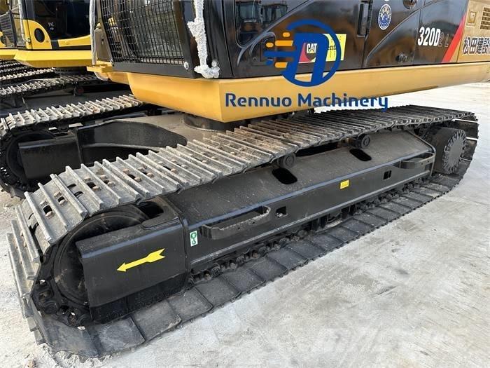 CAT 320 D2L حفارات زحافة