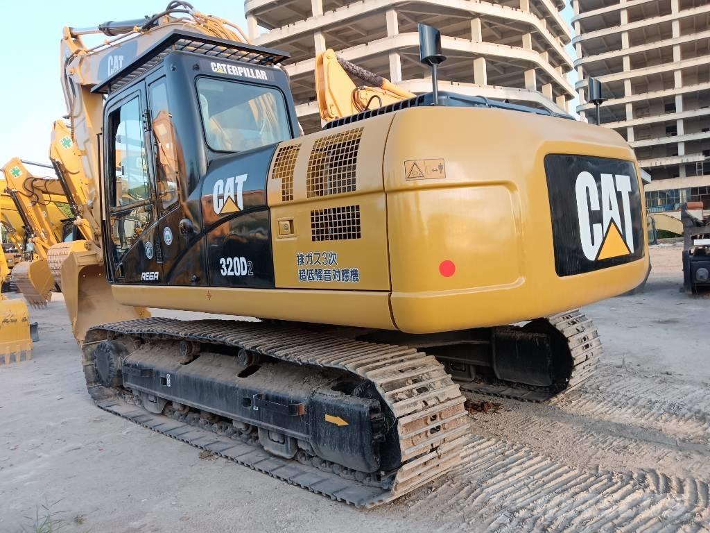 CAT 320D2 حفارات زحافة