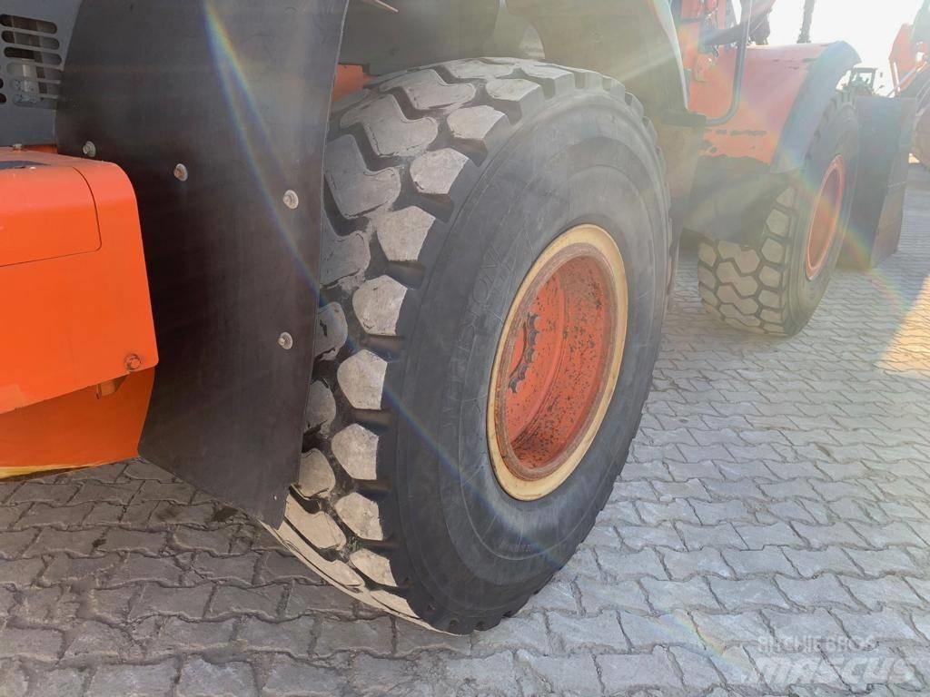 Hitachi ZW 180 لوادر بعجل