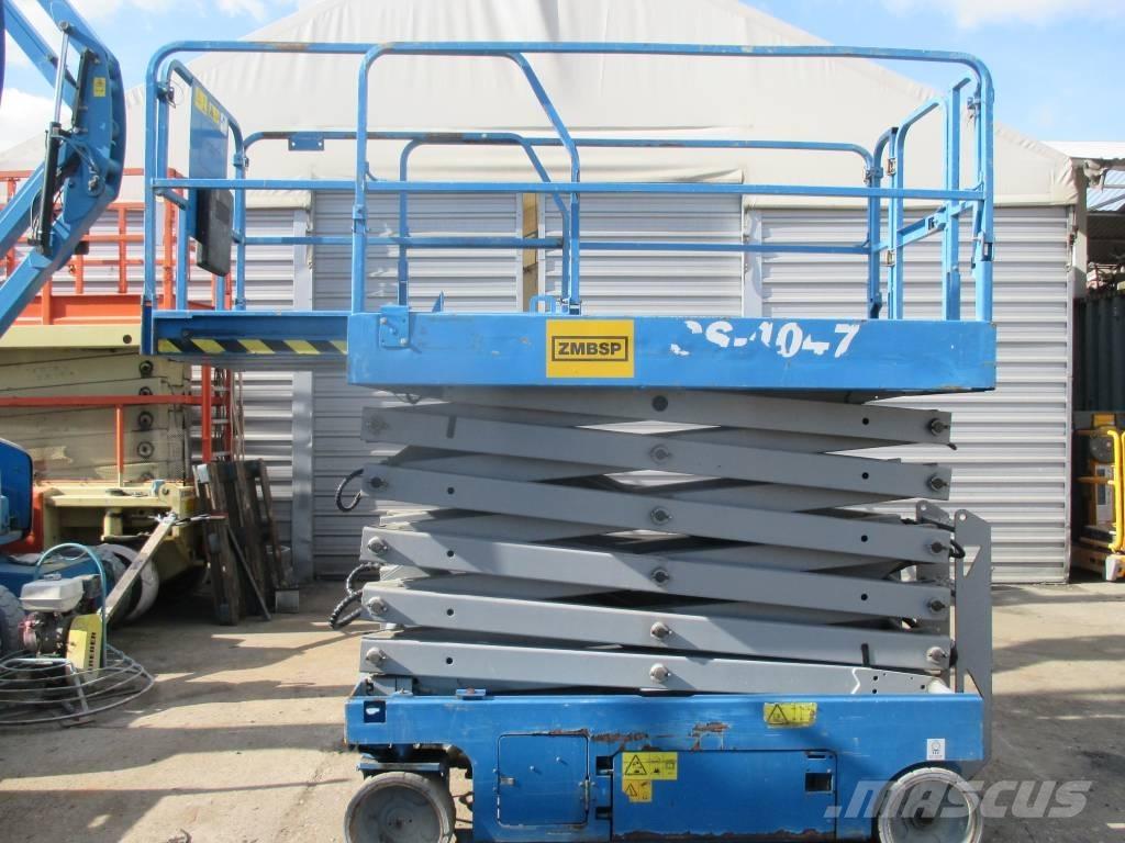 Genie GS 4047 رافعات مقصية الشكل