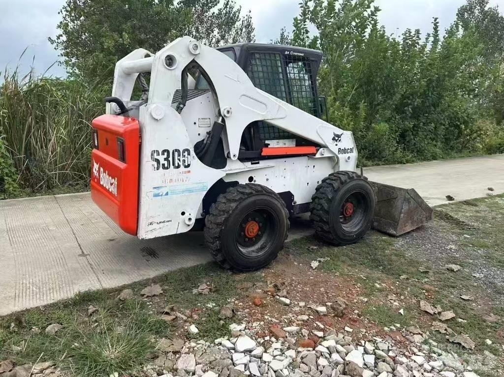 Bobcat S 300 لوادر انزلاقية التوجيه