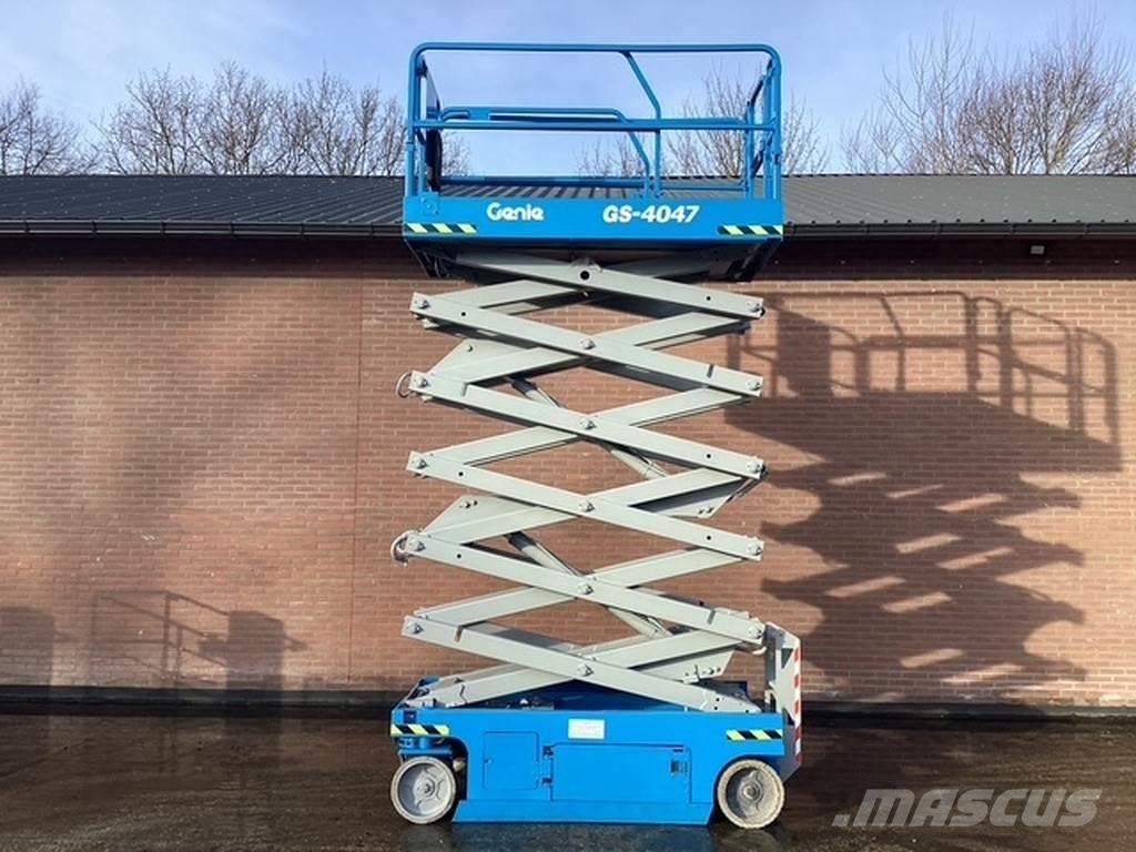 Genie GS4047 رافعات مقصية الشكل