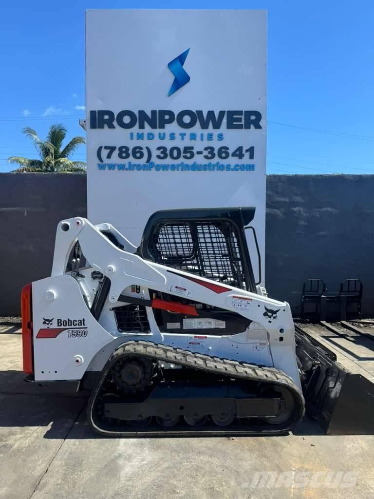 Bobcat T 590 لوادر انزلاقية التوجيه