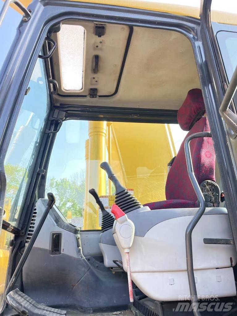 Komatsu PC 220-7 حفارات زحافة