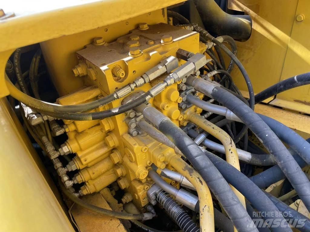 Komatsu PC 220-7 حفارات زحافة