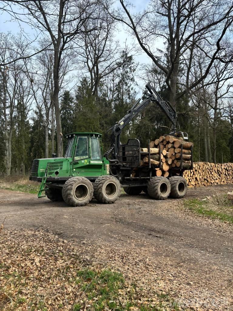 John Deere 1110 D شاحنات