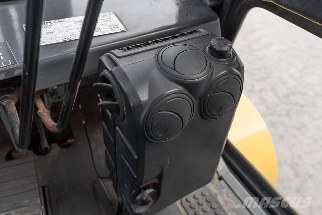 Komatsu FD 80-10 شاحنات الديزل