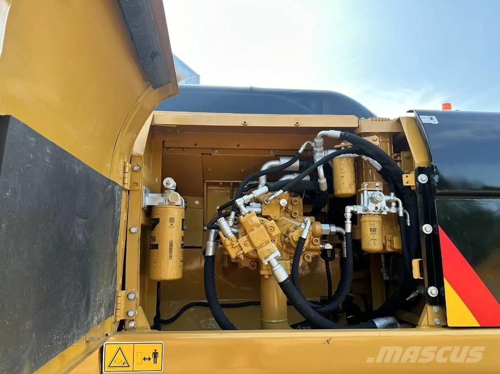 CAT 330 D L حفارات زحافة