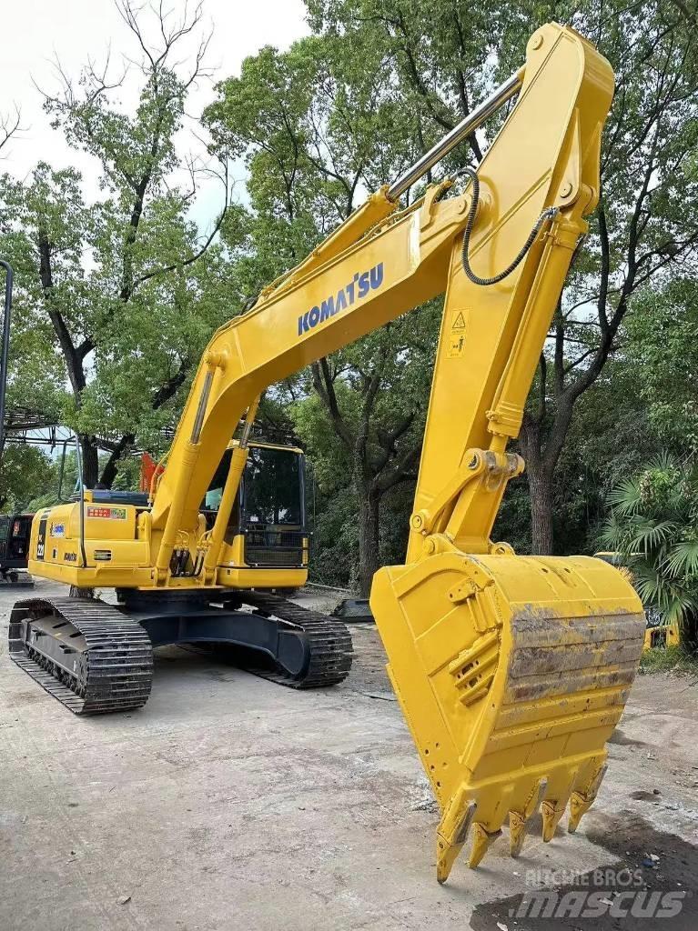 Komatsu PC220-8 حفارات زحافة