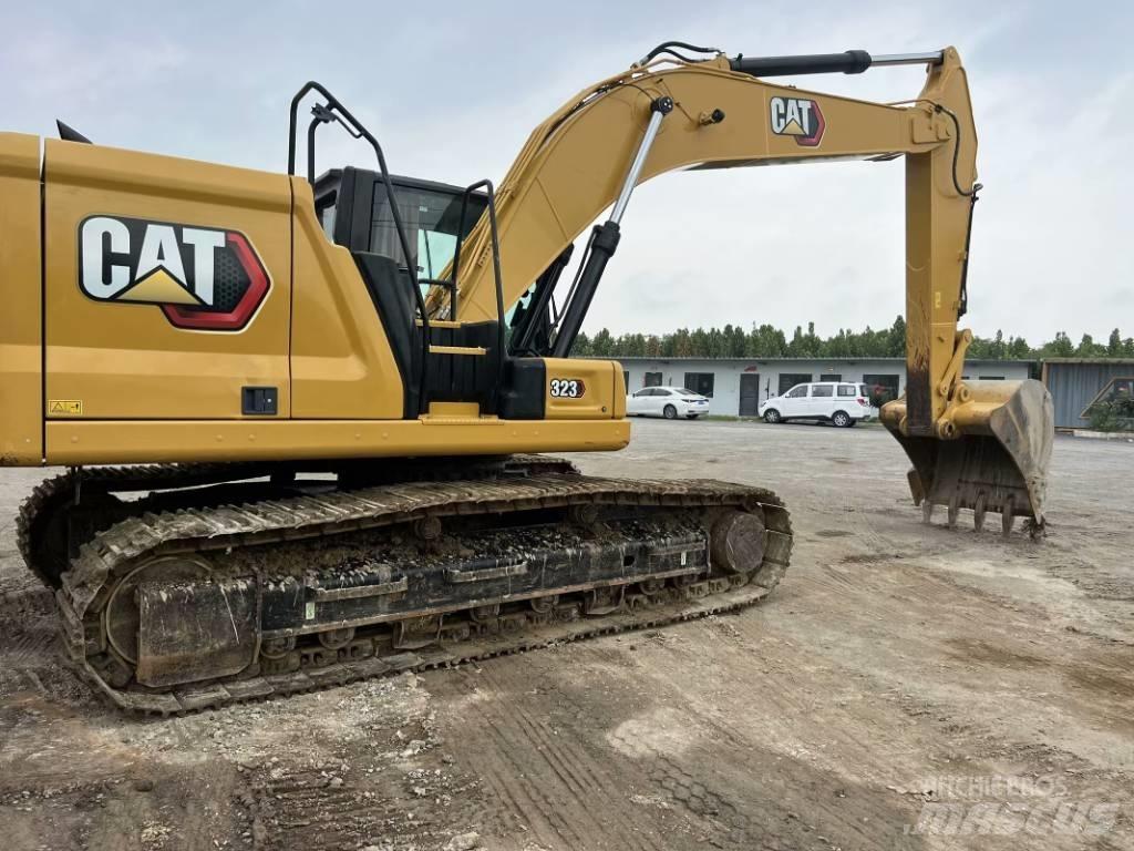 CAT 323 GC حفارات زحافة