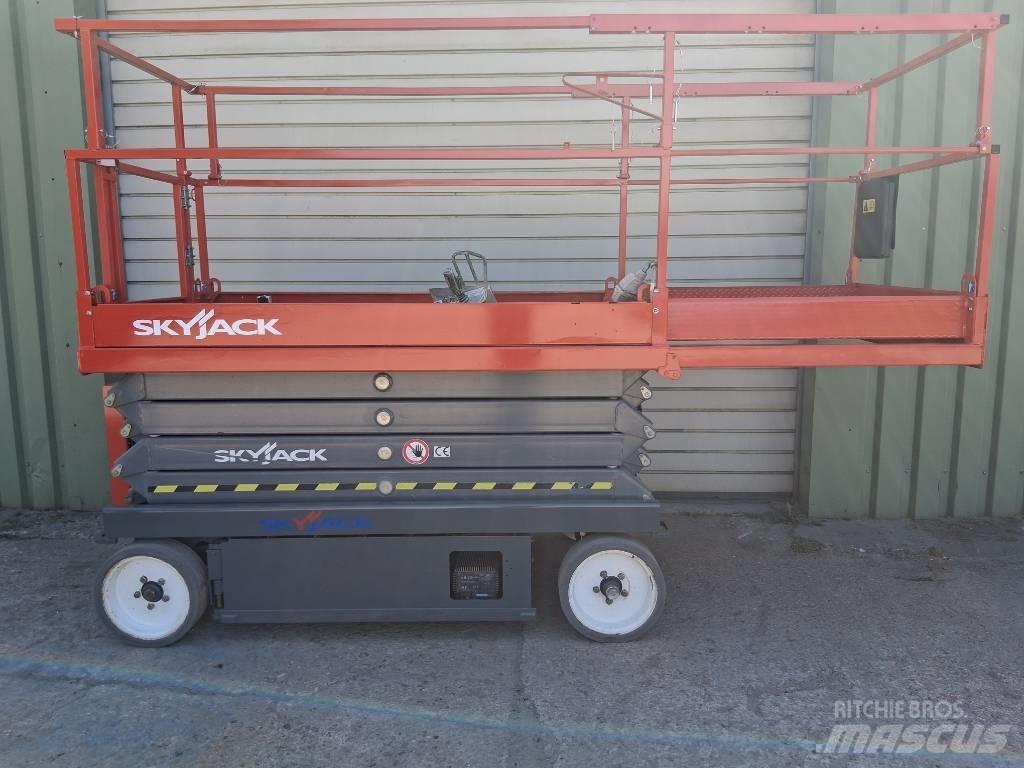 SkyJack SJ III 4626 رافعات مقصية الشكل