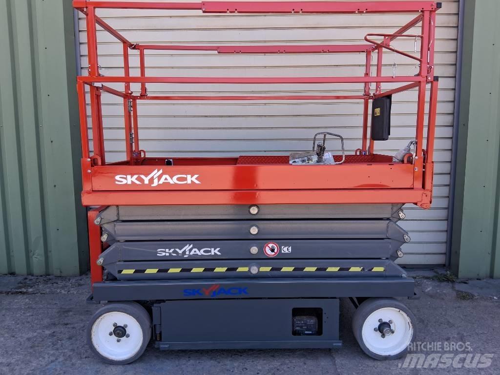 SkyJack SJ III 4626 رافعات مقصية الشكل