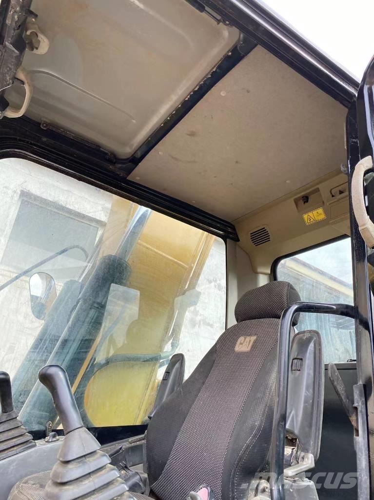 CAT 313 D حفارات زحافة