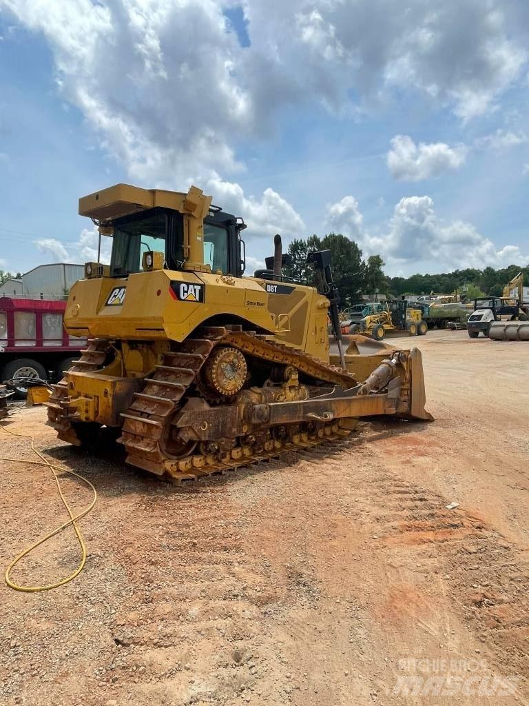 CAT D 8 T بلدوزرات مجنزرة