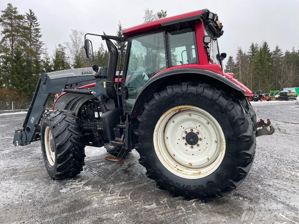 Valtra T202 D الجرارات