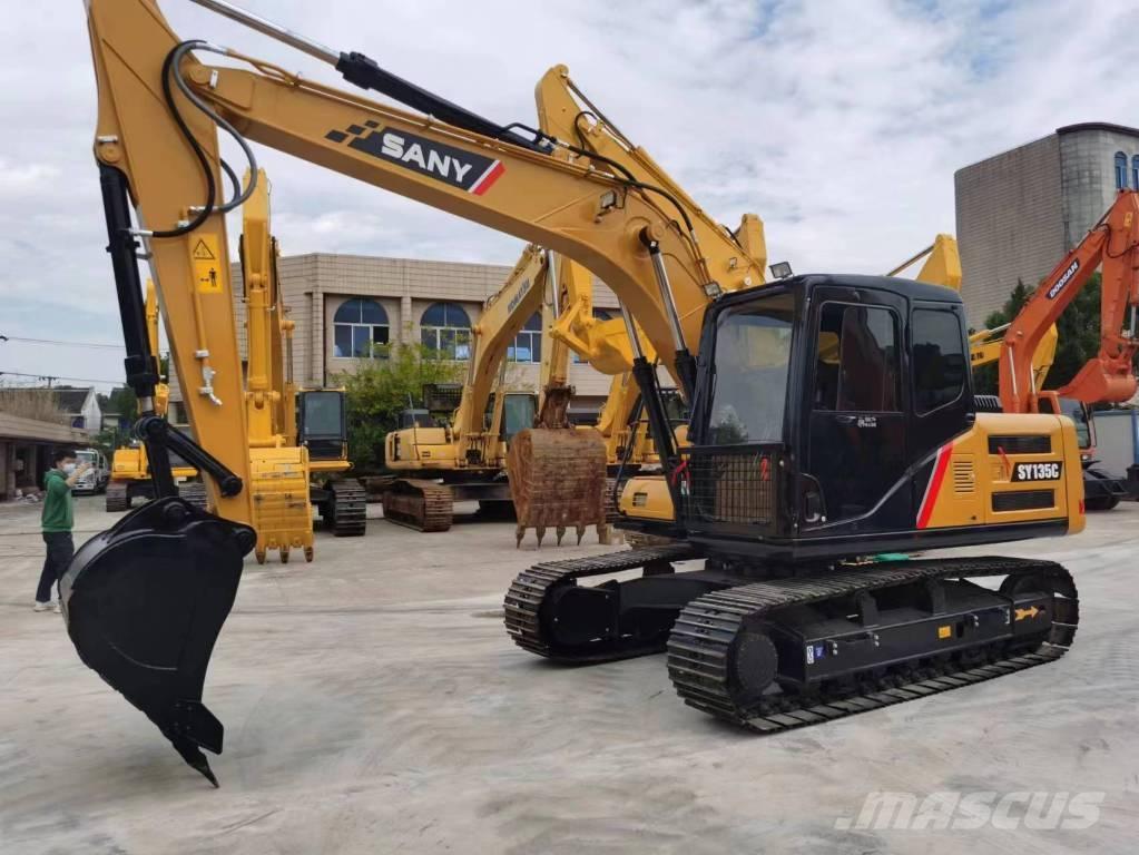 Sany SY 135 C حفارات زحافة