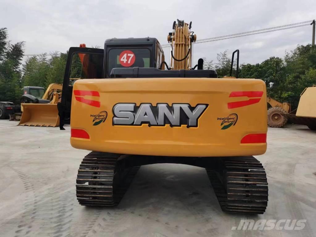 Sany SY 135 C حفارات زحافة