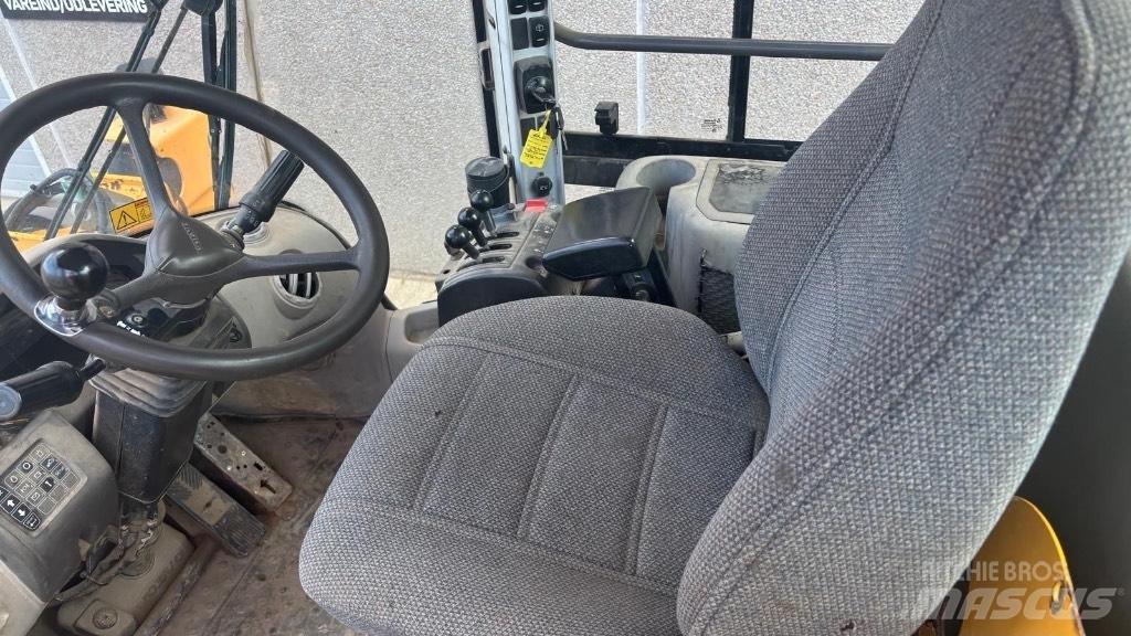Volvo L 70F لوادر بعجل