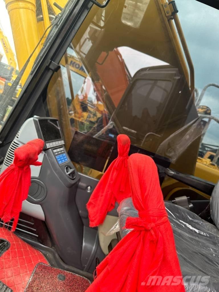 Komatsu PC 210-8 حفارات زحافة