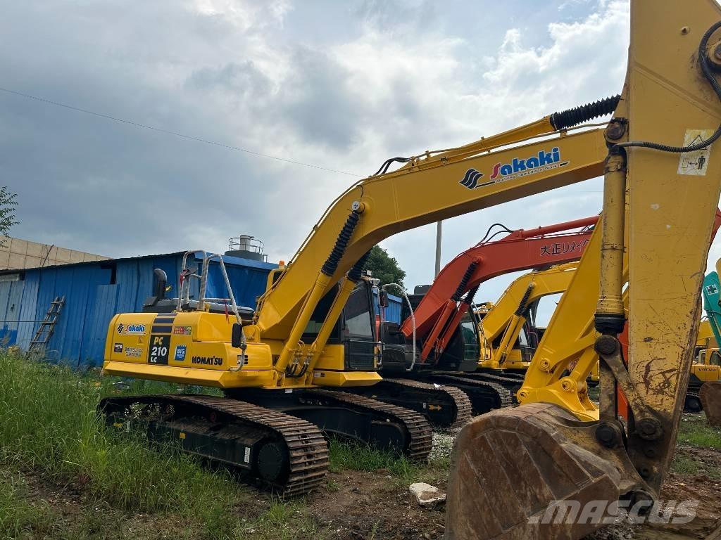 Komatsu PC 210-8 حفارات زحافة