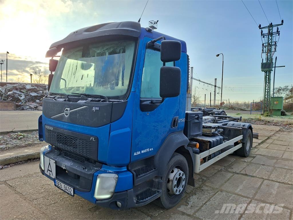 Volvo FL 250 شاحنات بمقصورة وهيكل