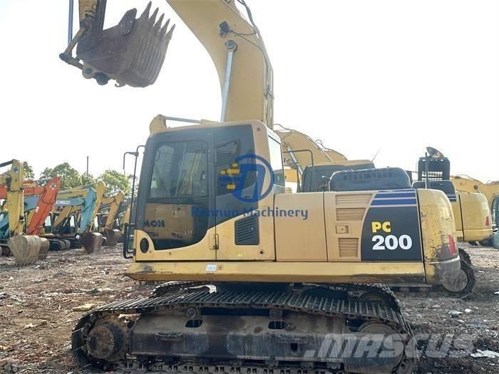 Komatsu PC200-8 حفارات زحافة