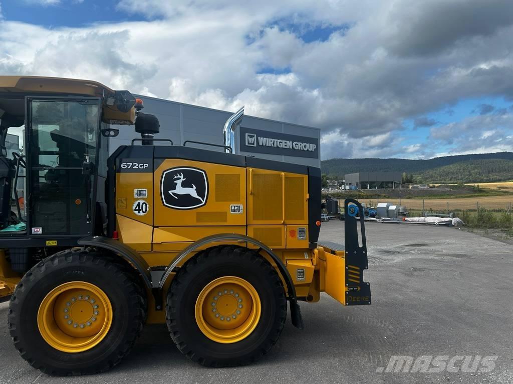 John Deere 672 GP معدات تمهيد الطرق