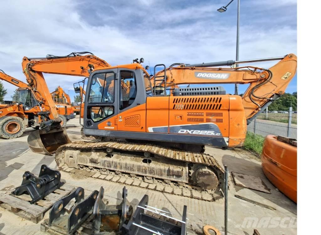 Doosan DX 225 LC-5 حفارات زحافة