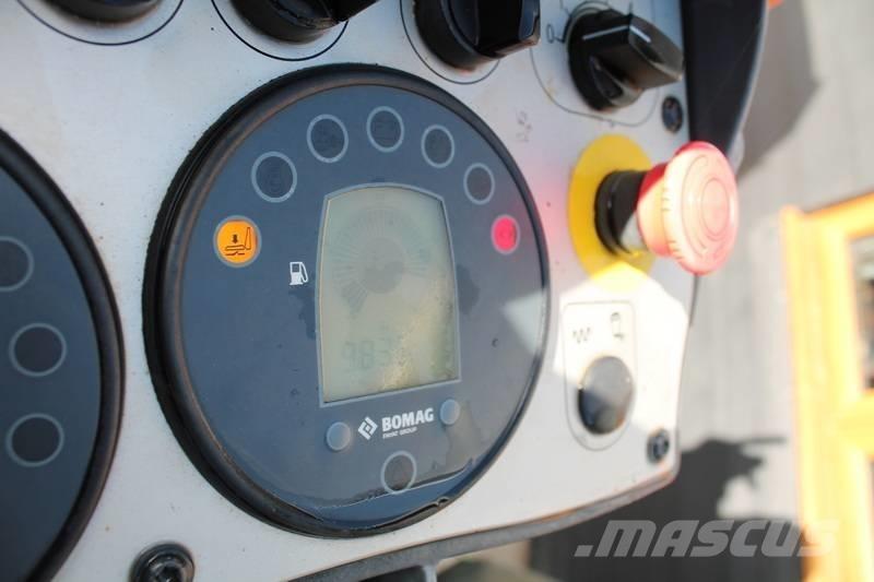 Bomag BW 135 AD-5 مداحل ثنائية الاسطوانة