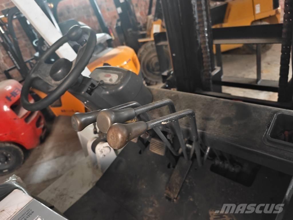 TCM FD 70 Z8 شاحنات الديزل