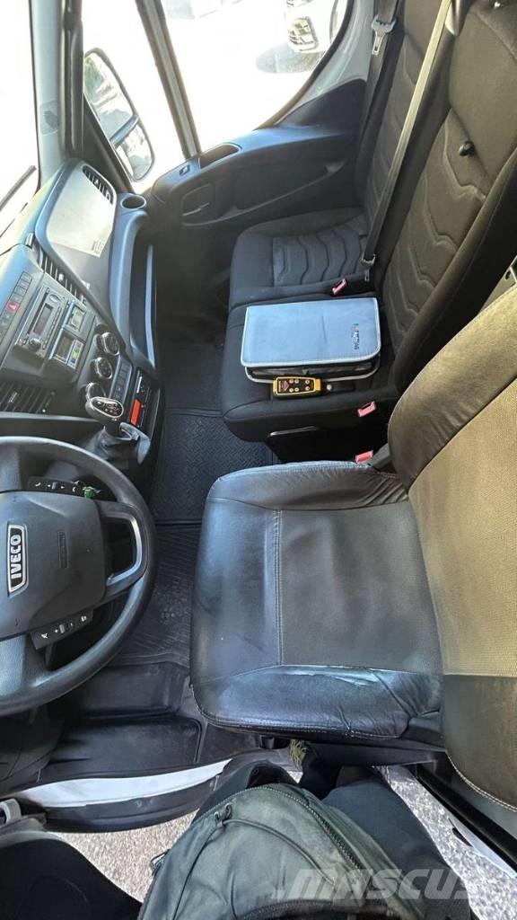 Iveco 70C 17 شاحنة مقفلة