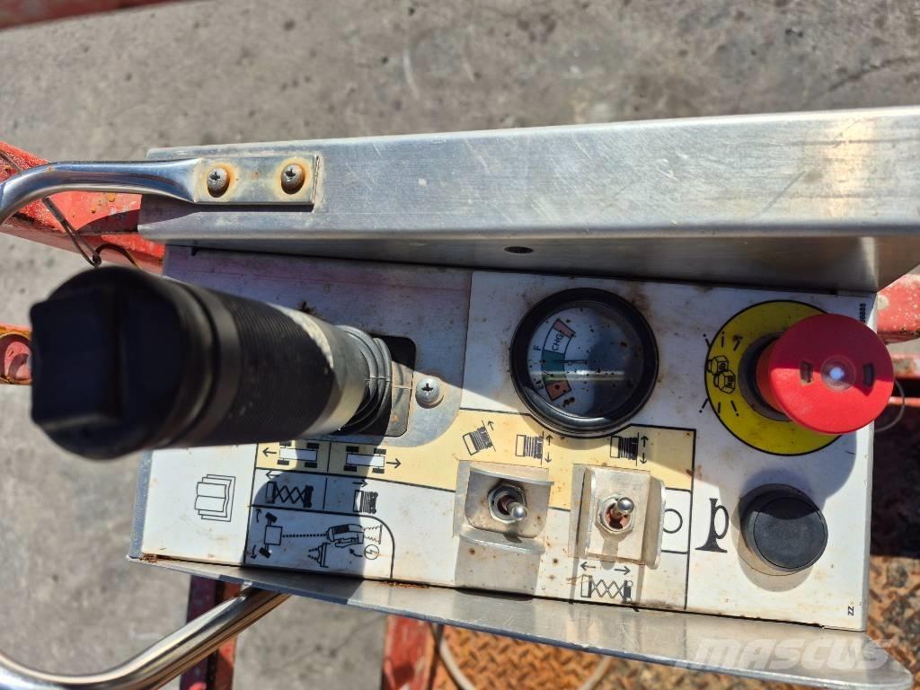 SkyJack SJ III 4632 رافعات مقصية الشكل