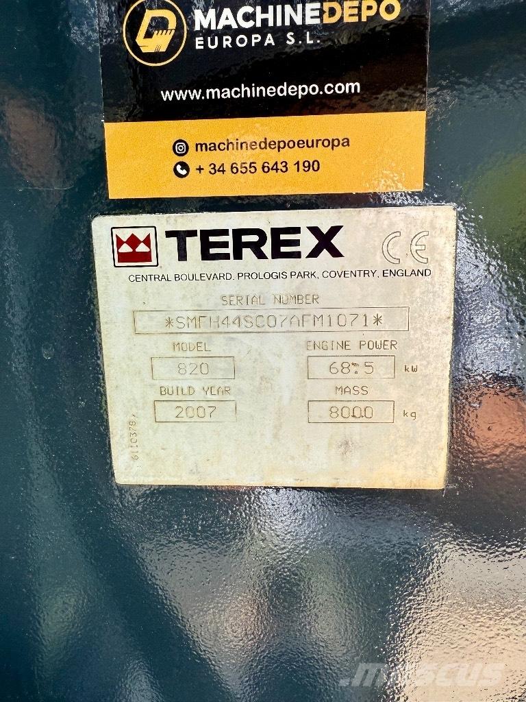 Terex 820 لوادر ذات جرافات عكسية