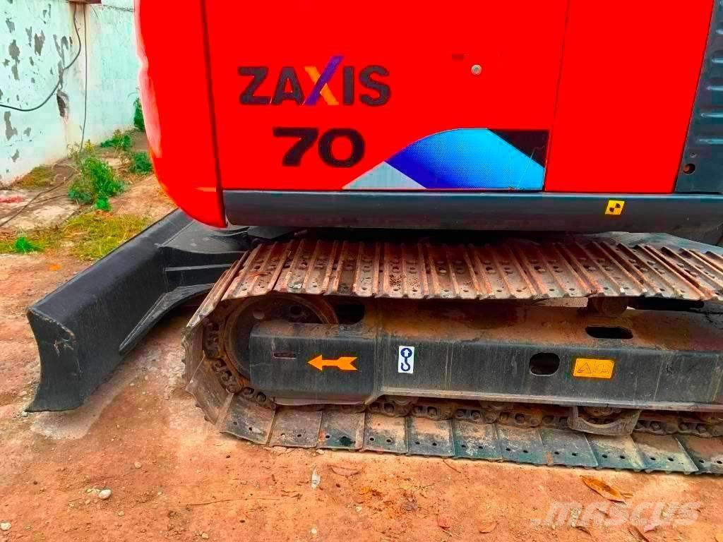 Hitachi Zaxis 70 حفارات زحافة