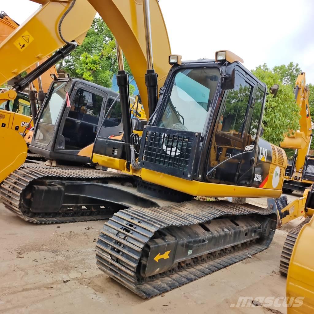 CAT 323 D حفارات زحافة