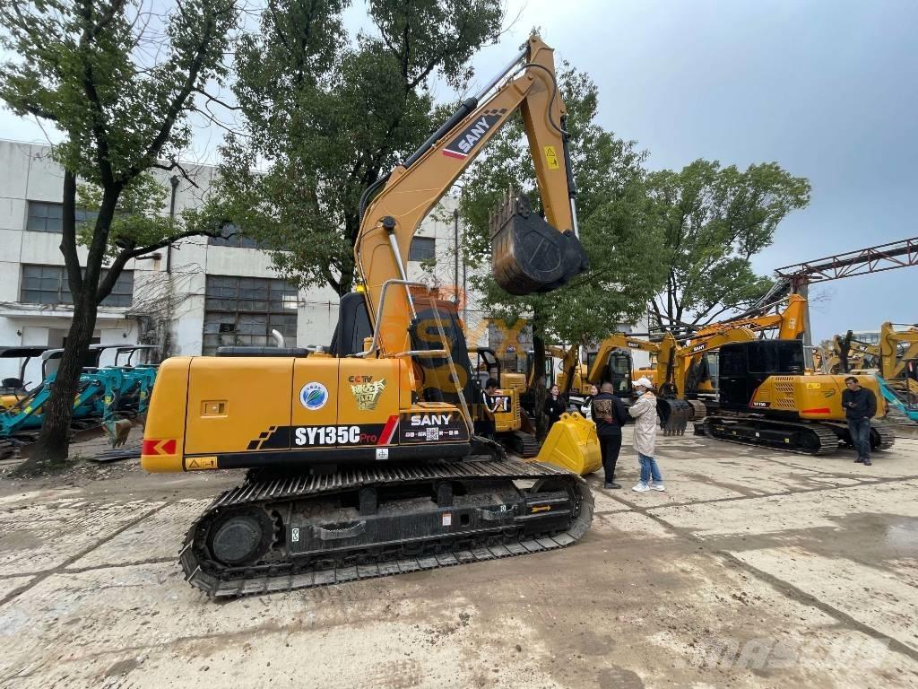 Sany SY 215 C حفارات زحافة