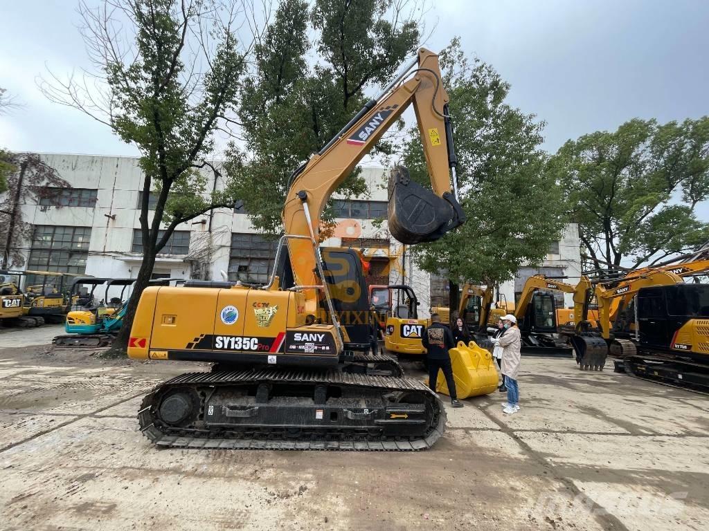 Sany SY 215 C حفارات زحافة