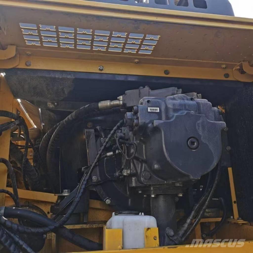 Komatsu 450LC-8 حفارات زحافة