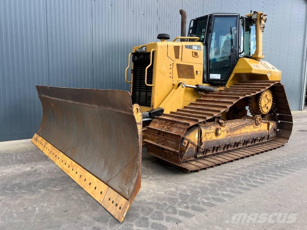 CAT D6N LGP بلدوزرات مجنزرة