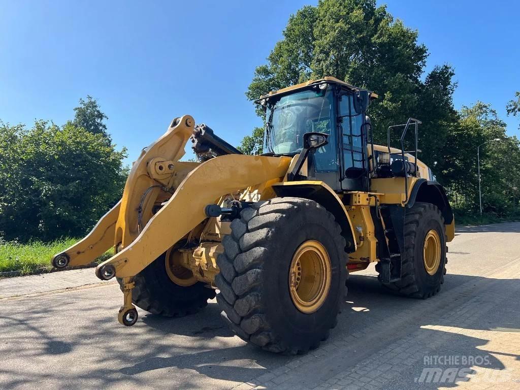 CAT 966M لوادر بعجل