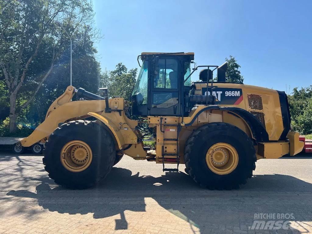 CAT 966M لوادر بعجل