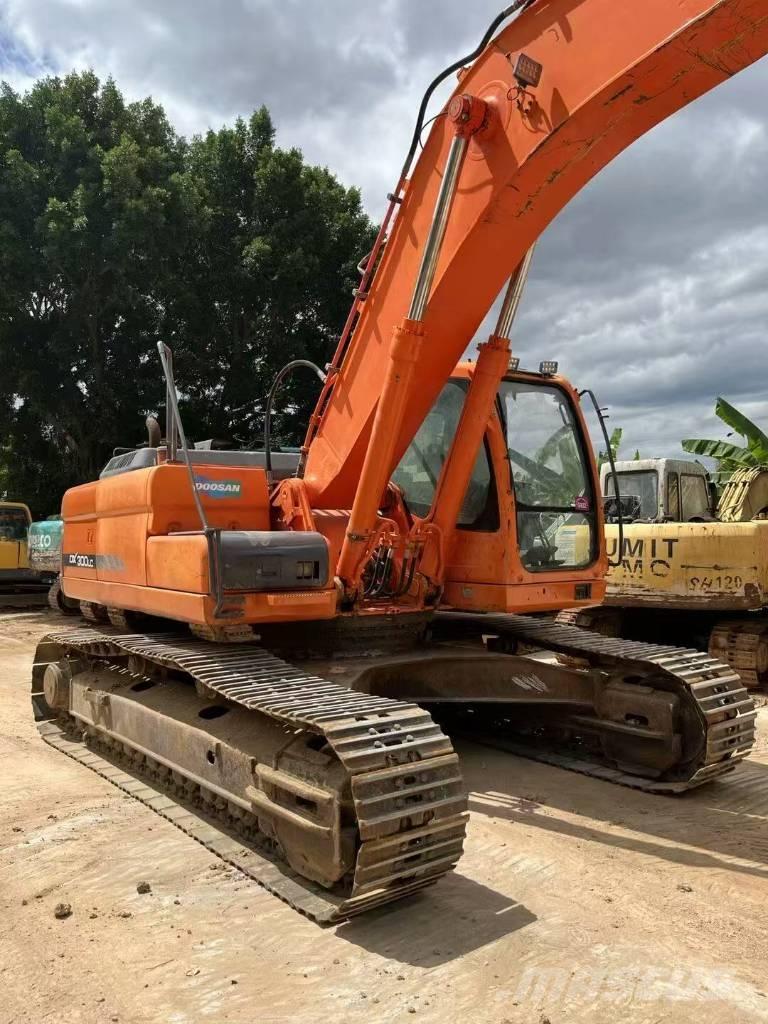 Doosan DX300LC حفارات طويلة الذراع