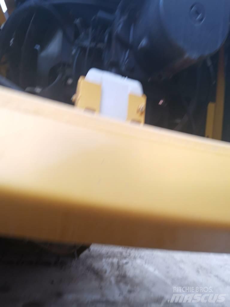 Komatsu PC 450-8 حفارات زحافة