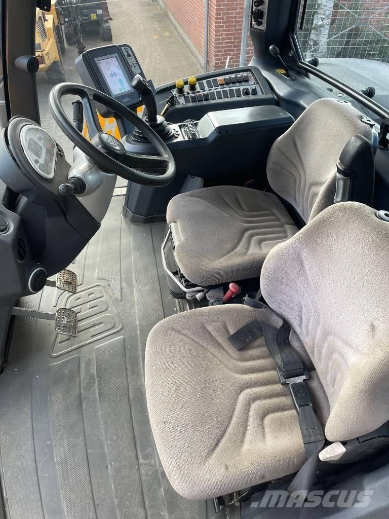 JCB HMV7230 FASTRAC الجرارات