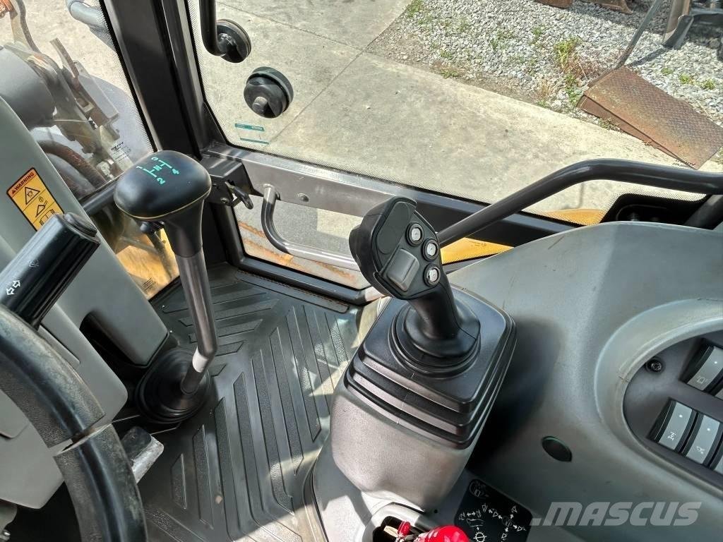 Volvo BL 71 لوادر ذات جرافات عكسية