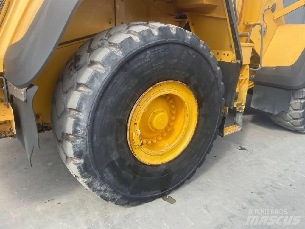 Volvo L180G لوادر بعجل