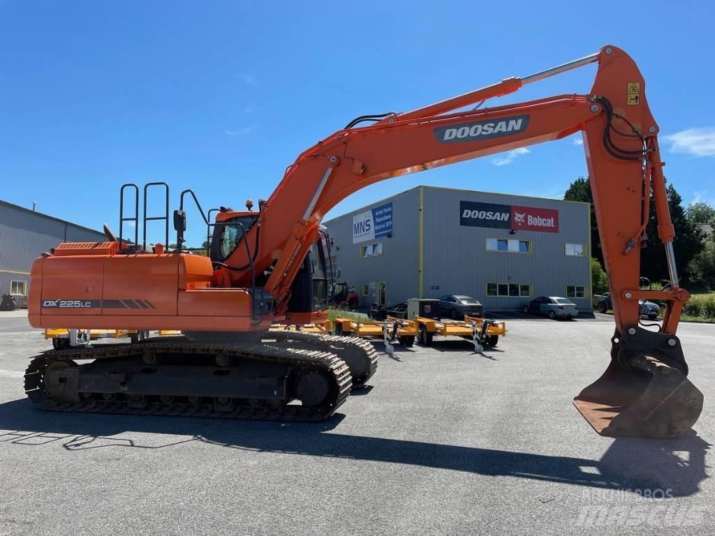 Doosan DX 225 LC-3 حفارات زحافة